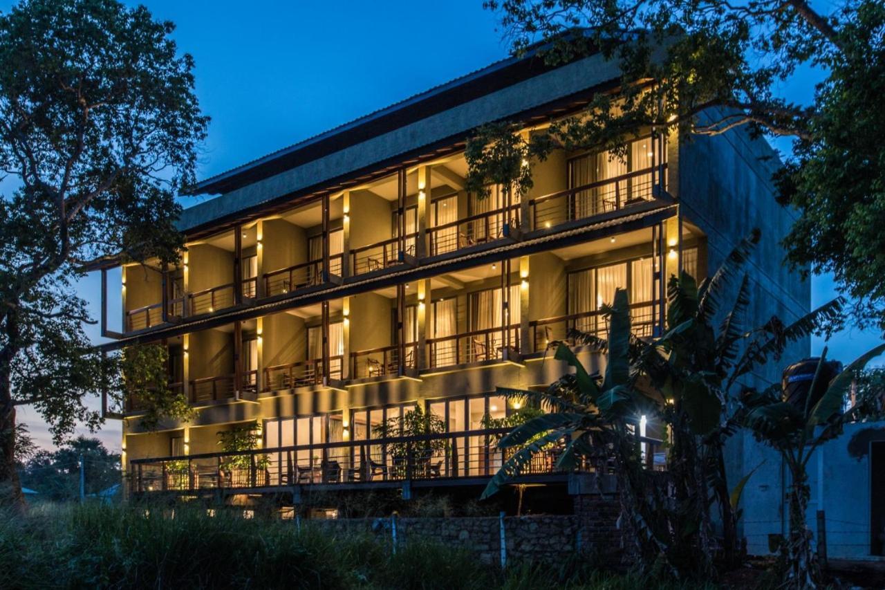 Manthila Hotel Анурадхапура Экстерьер фото