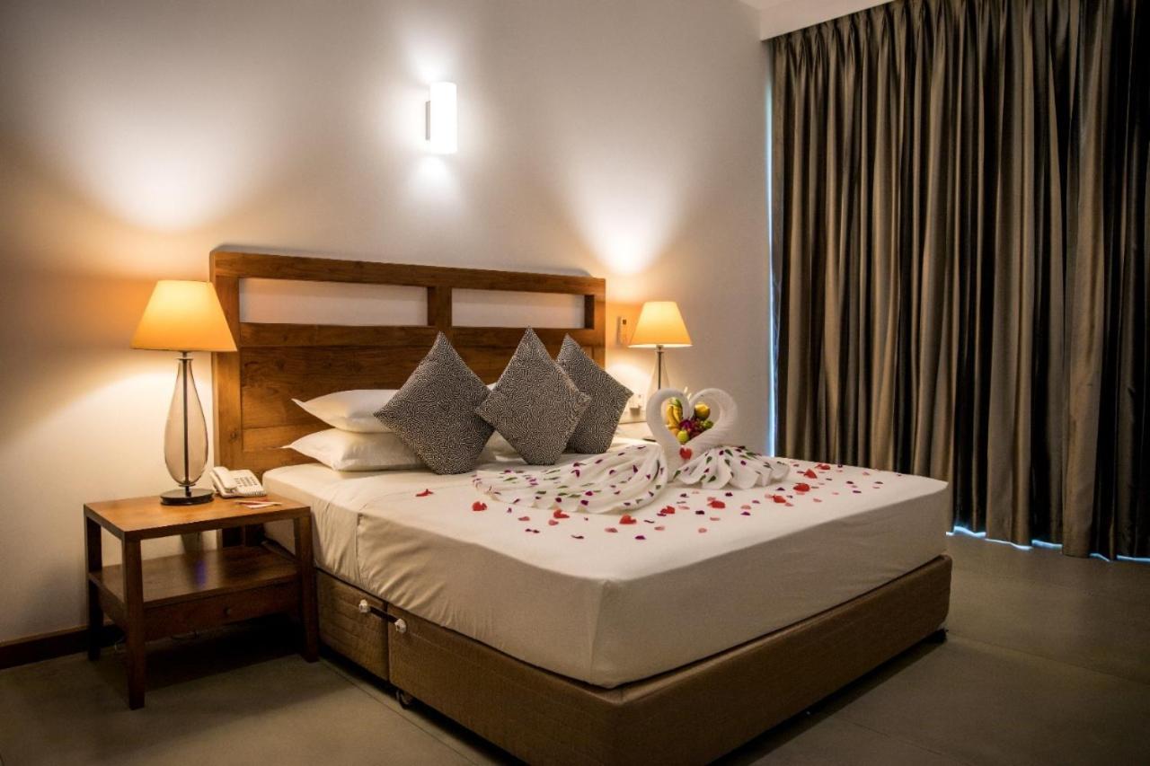 Manthila Hotel Анурадхапура Экстерьер фото
