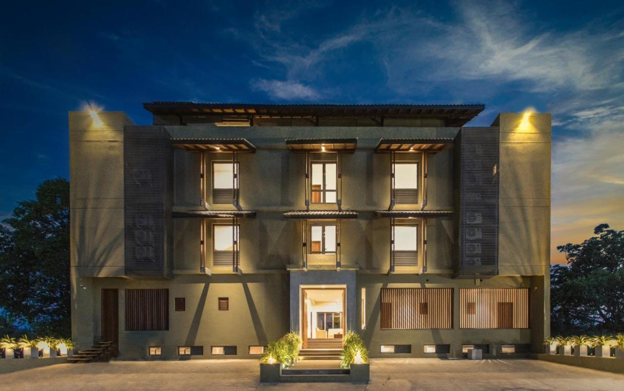 Manthila Hotel Анурадхапура Экстерьер фото