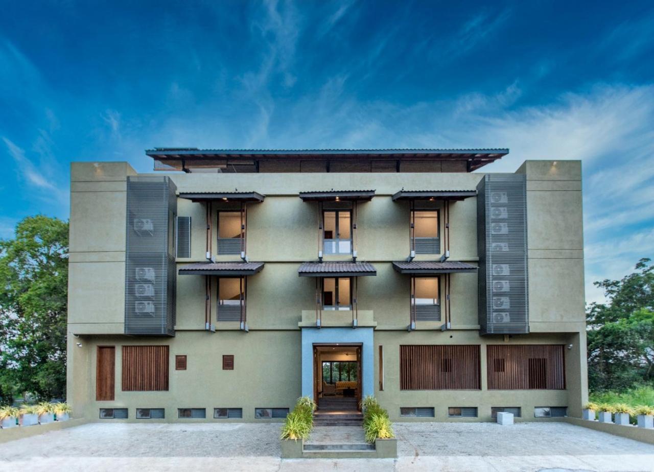 Manthila Hotel Анурадхапура Экстерьер фото